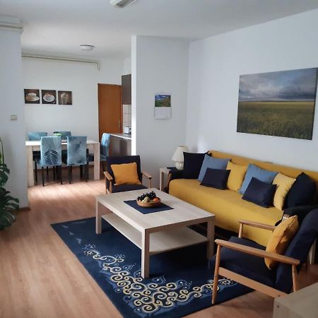 Apartman Mitic โปชาเรวัซ ภายนอก รูปภาพ